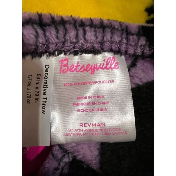 NWT BETSEYVILLE BETSEY JOHNSON Halloween Throw Blanket Black Cat Purple w/Hanger - Picture 3 of 9